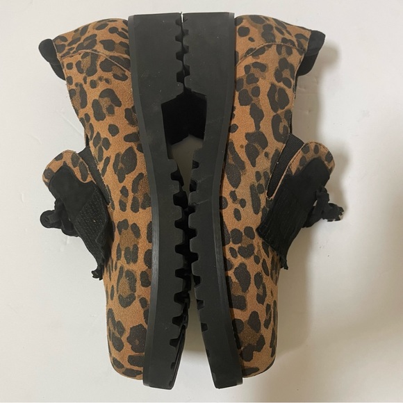VANELI Zoelie Leopard Tasseled Loafers
Size 6.5 - Picture 8 of 16